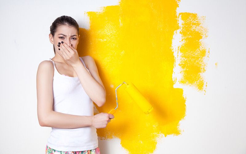Vì sao sơn lại có mùi khó chịu?